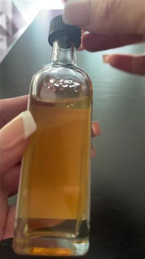 ASMR tapping on oil glass bottle #satisfying #asmrtriggers #relax#glasstapping #nailtapping