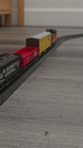 A nice n-scale train POV | Bachmann electric rail train. #bachmann #trains #nscale