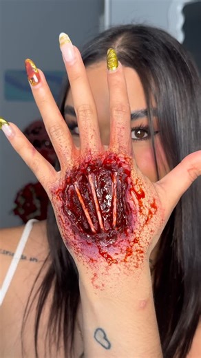 Orlando Makeup Artist on Instagram: "FAKE BLOOD 🩸 tutorial de sfx makeup 🚨 #makeuptutorial #makeupartist #makeupaddict #makeuplover #makeuplooks #halloween #halloweenmakeuplook #orlandomakeupartist #makeupartistorlando #makeupideas"