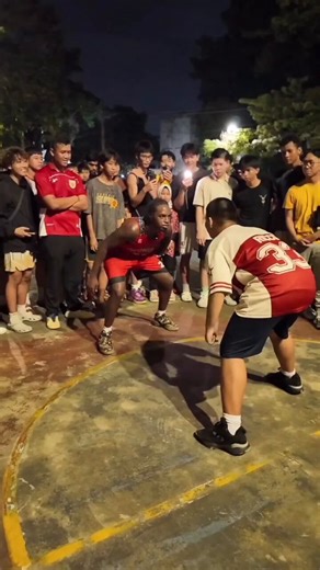 🔥🚨JUST IN: This Canadian basketball humiliated this Indonesian man who kept calling him a monkey.