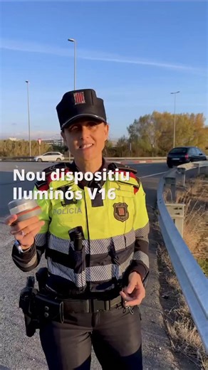 Info Garrotxa on Instagram: "Gent de la Garrotxa, atenció! 🚨 A partir de l’1 de gener serà obligatori portar i utilitzar la balisa V-16 en cas d’accident o avaria a la carretera. Recordeu també les mesures bàsiques de seguretat 👇 ✅ Sortir del vehicle amb molta precaució ✅ Posar-vos l’armilla reflectora abans de baixar ✅ Col·locar-vos fora de la via, darrere la tanca o en un lloc segur 🔶 La balisa V-16 permet senyalitzar el vehicle sense haver de caminar per la calçada, reduint riscos i salvan