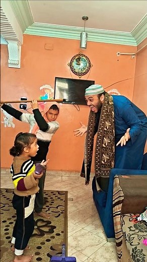 لما امك تكون منظفة الشقة عشان العيد 🤷😳😂