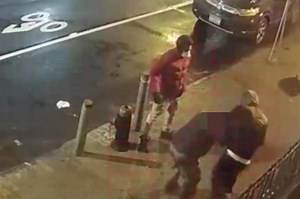 NYC pizza delivery man robbed, has ribs broken during assault: video