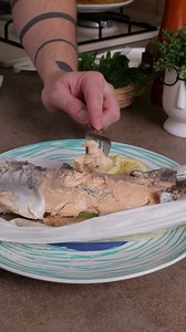 Trota salmonata al cartoccio in forno, buonissima e leggera