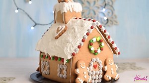 144K views · 636 reactions | This pretty Christmas Gingerbred House if fully edible, made with delicious Honey-Gingerbread Cookie dough and adorned with candies and cookies. Visit SweetAmbs and learn how to make Christmas Cookie Box. ➤Christmas Cookie Box by SweetAmbs https://facebook.com/SweetAmbsCookies/videos/536928733534943/ ➤Christmas Simple Gingerbread House Recipe https://www.hanielas.com/simple-gingerbread-house/ | Haniela's | Facebook