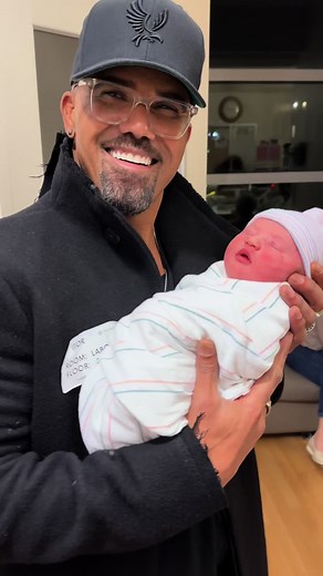 HAPPY FATHER’S DAY, STUD 🥰❤️ Daddy is a good look for you. It will always be your best role. We love you to the moon @Shemarfmoore #fathersday #bestdad #bestfriend