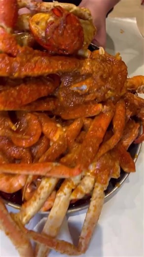 This is the best All You Can Eat (AYCE) seafood deal I’ve found in Vegas so far. For less than $40 per person you can enjoy fresh crawfish boil, shrimp, mussels, snow crab legs and scallops. Lobster is an inexpensive add on. Crab N Spice has two locations, one near me in Summerlin and the other isn’t far from the boulevard in Henderson. This is a popular local spot and a hidden gem for most tourists. If you’re looking for good, affordable food this is a great choice. #vegas #lasvegas #vegasstarf