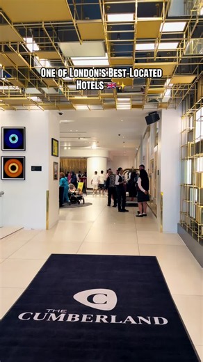 Looking for the perfect hotel in Central London? Save this! 🏨✨ Our stay at The Cumberland Hotel was everything you’d want for a London getaway. Located right by Marble Arch, you’re just moments from Hyde Park, Oxford Street, and excellent transport links. We loved the spacious, comfortable room, VIP Lounge access with complimentary drinks, Starbucks coffee, and having Gordon Ramsay’s Hell’s Kitchen located right inside the hotel. The breakfast buffet had plenty of choice, including halal option