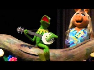Kermit & Miss Piggy singing Rainbow Connection