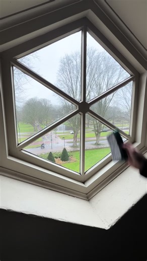 Window Cleaning Hacks for a Satisfying Weekend