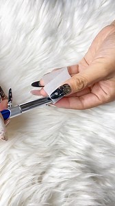 Brushes, paint, and a bit of real talk – ever wondered how to clean those acrylic brushes? Brush away the mess with our step-by-step guide on how to clean your acrylic brushes! Zoom Beauty Kalanki 01-5234866,9802351550 #guide #acrylicpainting #cleaning #brush #academy #tipsandtricks #tips #zoombeautyacademy #z#zoombeautykalanki | Zoom Beauty Academy