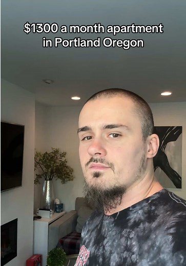 $1,300 Portland, Oregon: Furnished 1BR Apartment Tour