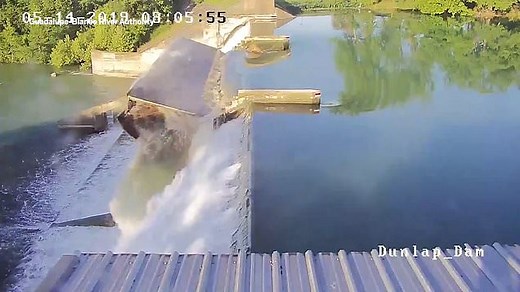 Video captures dam gate collapse