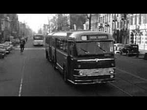 1957: Eerste gelede bus in het openbaar vervoer Amsterdam - oude filmbeelden