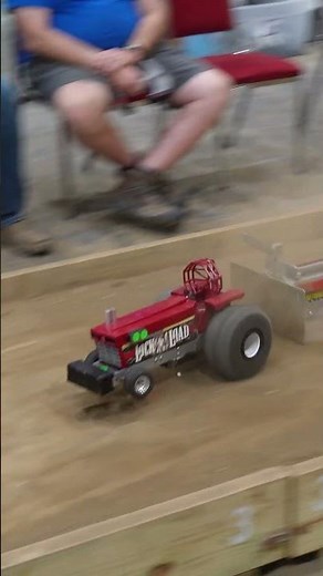 Awesome RC tractor pulling with an IH 1066 toy tractor