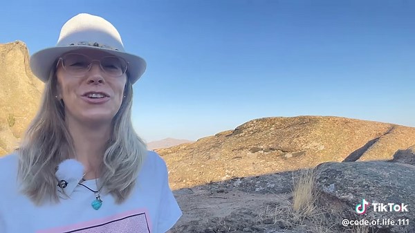 Our Conscious Mind | Code Of Life 111🩵 Honour yourself by READING this words for gaining more clarity 😉 ...Our Conscious Mind is a fascinating gateway into understanding how we experience reality, make decisions, and shape the life we live every single day. It is the part of our mind that is fully aware, alert, and active in processing thoughts, choices, and actions. 🌱 Why this is important: Our conscious mind is like the lens through which we experience the world. When we let it run on autop