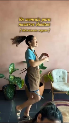 TGI friday, nunca nos atrevimos a tanto, que lo disfruten porque no sabemos cuándo vuelva a pasar 🤣 Su delicatessen vegano de confianza abierto de lunes a viernes de 10 am a 5 PM Encuéntranos en plataformas para delivery. #veganlife #vegan #friday #comedia #veganfood #gourmet | Rosemarie Vegan Cheeserie & Deli