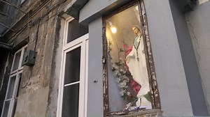 134K views · 604 reactions | Today we take you to the Praga district. Let's discover hidden shrines together! | Go to Warsaw | Facebook