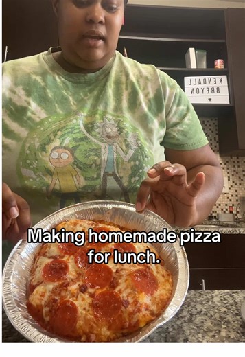 Homemade pizza #pizza #homemadepizza #sahm #mealprep #homemadebread