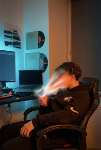 Never thought i would be an ADDICT... . . . Phone addiction isn’t just scrolling for fun — it hijacks the brain’s reward system, triggering constant dopamine hits with every notification, like, or message. Over time, it creates cravings, distraction, and even anxiety when the phone is out of reach. Psychologically, it can start as a way to escape boredom, stress, or loneliness, but it quickly becomes a habit that’s hard to break. Phone addiction isn’t laziness — it’s a real behavioral condition 