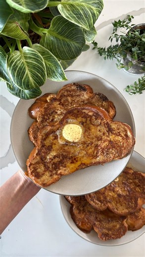 Chai-spiced French toast✨ This recipe is in my cookbook, which is all about finding your go-to dishes that you’ll make again and again for years to come. Pre-order today through the link in my bio (or search for Maxi’s Kitchen wherever you like to buy books online) so your copy arrives next week. P.S. My mom and I would love to meet you on the book tour! A few cities are almost sold out, so grab tickets now if you’d like to join us. Every ticket includes a signed copy of the cookbook 🤍 | Maxi's