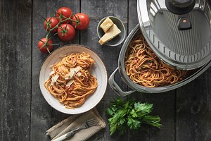 🤩Der einzigartige EasyQuick Oval: Ganze Fische. Ganzer Spargel. Ganze Spaghetti. Ganz einfach! 😋 ‼️Ab morgen in Österreich und schon bald in Ihrer Küche: Dämpfen in einer neuen Dimension! 😍 👉Lesen, staunen, haben wollen: https://www.amc.info/de-at/oval-easyquick | AMC