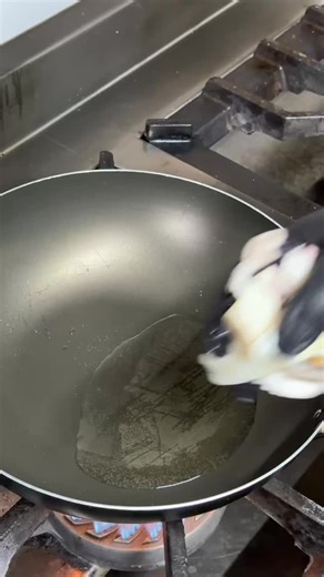 ⸻ 📍 Caracas Restaurant – El sabor del mar, directo a tu mesa 🌊🍤 Nuestra Cazuela de Mariscos: cremosa, intensa y con el toque venezolano que enamora 😮‍💨🔥 #CaracasRestaurant #CazuelaDeMariscos #SaborVenezolano #Miraflores #FoodLovers | CCS C'aracas Restaurant