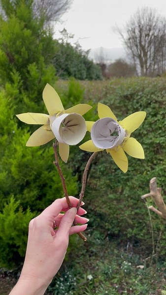 Daffodil Craft Idea from a Toilet Roll