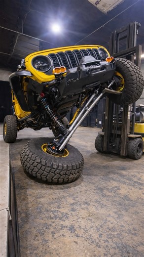Daniel Wang｜Hardline Only on Instagram: "Dana 80. Rebuilt rear suspension. Titanium control arms. Built for hard lines. 2026. #rockcrawling #hardlineonly #jeeplife #offroad #4x4"