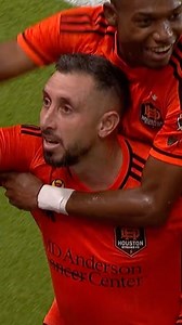 @h.herrera16 uses the deflection to his advantage for the @houstondynamo goal 🤘 | Major League Soccer (MLS)