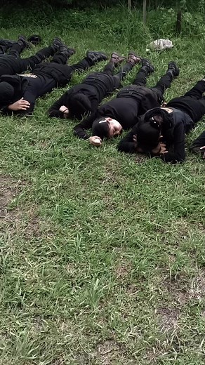 2.1M views · 117K reactions | Curso Guerreros Aztecas. Descanso después de 20 vueltas en la pista del infante. #guerrerosaztecas #morelia #mexico #supervivencia #tirodeportivo #defensapersonal #entrenamientomilitar #filtrosviejos #abs #workout #military #jumpingrope #entrenamiento #militarytraining #naturaleza #nature #disciplina #rappel #mapas #cartografia #defensapersonal #cultura #exploracion #gotcha #natacion #jovenes #niños #guerreros | Guerreros Aztecas | Facebook