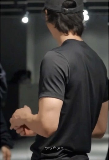 Johnny Suh Edits: Hot Moments and Fan Interactions