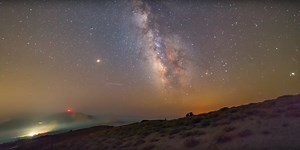 This time-lapse of the Perseid meteor shower looks almost too magical to be real (VIDEO) - ProtoThema English