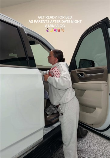 The belly is BELLYING😮‍💨🤣🤣🤣🫡🫡GOING INTO THE MOVIE without knowing a thinggggg or watching the trailer?!? #momsoftiktok #fyp #foryou #pregnant #pregnancy