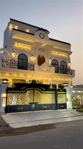 DM PROPERTY CENTER on Instagram: "10 Marla Spanish Designer House in Sialkot📞0322 2526 786 #houseforsale #housetour #dreamhouse #builder #citihousingsialkot #dmpropertycenter #houseoftiktok #house #modernhouse #homemade #homeworkout #housedesign"