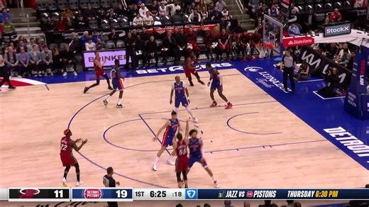 Duncan Robinson side steps and knocks down the transition triple