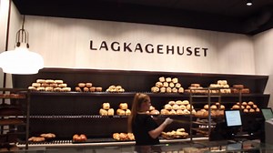 5.9K views · 153 reactions | Lagkagehuset på Valby Langgade er åbnet! Der er friskbagt brød, wienerbrød og kage på hylderne! Vi har masser af smagsprøver og giver gratis kaffe og varme drikke hele dagen! Kigger du forbi? :D | Lagkagehuset | Facebook