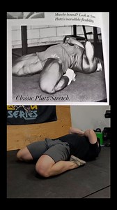 Finishing today with the classic Tom Platz Stretch. Yoga Worlds call this the “Hero Pose” and being able to fully recline yourself comfortably is a superior demonstration of flexibility in the quads and hip flexors. What’s even more impressive was the fact the Platz did it with the biggest legs in the game at the time. You don’t have to give up on your flexibility to build muscle. You just need to train smarter. @rangeofstrengthnetwork | Range Of Strength