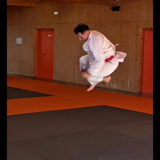 Kata unsu le saut | Expertise karate et full contact