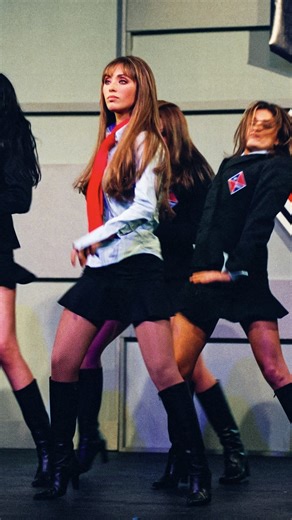 Anahi Overdose on Instagram: "ICÔNICA! Mia Colucci no primeiro capítulo de Rebelde 🔥 #anahi #rbd #rebelde #miacolucci"