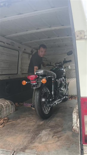 đưa W800 về làm dâu Sài Gòn #kawasaki #maxmoto #w175 #w230 #w800
