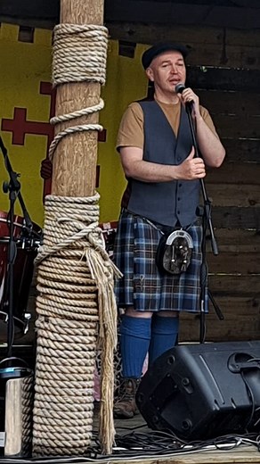 A special moment at Clanlander was Gillebrìde MacMillan, the Bard from Outlander, singing ‘The Sky Boat Song’ live at Duncarron. Goosebumps all round hearing it in such an atmospheric setting. #Clanlander #GillebrideMacMillan #OutlanderBard #TheSkyBoatSong #OutlanderFans #DuncarronEvents #InvernessOutlanders | Inverness Outlanders