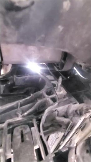 Replacing a AC pressure/temperature sensor on a 2020 Mercedes-Benz CLS Hybrid.