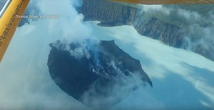 Erupción de volcán obliga a evacuar miles de personas en Vanuatu