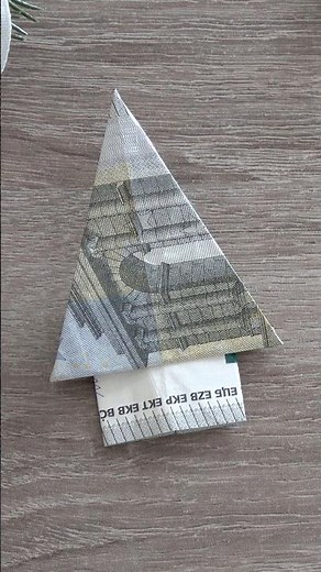 How to fold a money Christmas tree - #foldmoney #moneyfolding