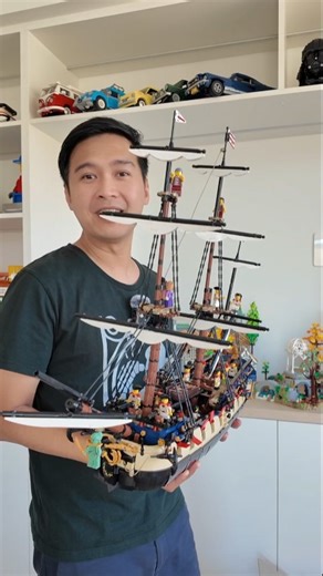 I like big ships and I cannot lie. Here's a look at the Privateer Frigate Fortuna from @bricklink Designer Program Series 7. It's absolutely massive and a lot of fun to build and fan designer @brickperfection has done a phenomenonal job with this. Whack on some aftermarket sails and it's perfect. Pre-orders for this are still available via Bricklink but it's selling fast! Get in before preorders close on 23 February 2026, or if it runs out. Special thanks to Bricklink for sending this review cop