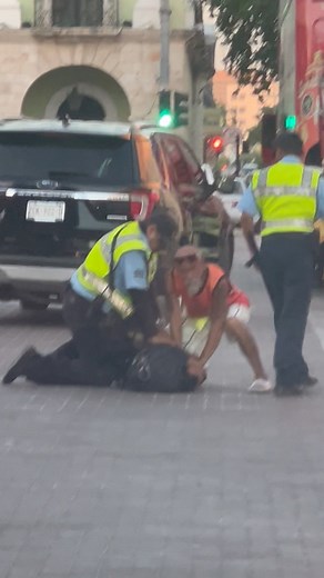 Cuando te quedas de ver con el Maestro Roshi, pero llegas y anda atrapando a un ladrón 😂😂😂😂😂 | Julio Leal Ortiz