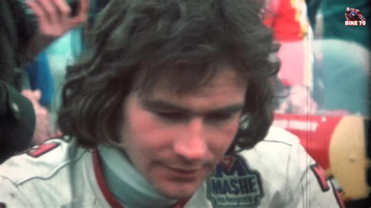 HOMMAGE A BARRY SHEENE Photos : François Beau et Philippe Folie Dupart Vidéos : Jean Claude Jacq, Didier Le Bec, Daniel Depiets, Jacques Faivet, Marcel Jacquet, Alain Laurent, Aimé Léonard, Franck Bustin, Yvan Daniel .. Numérisation Jean-Claude Jacq Montage Francis Boutet | Bike70