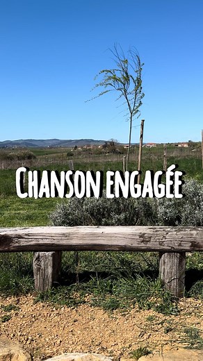 J’aimerais écrire une chanson engagée, seulement voilà … j’ai la flemme ! Si toi aussi tu as trop de combats pour pouvoir te décider à t’engager dans quoi que ce soit, c’est ok, par contre viens me voir en spectacle 😘 Tous les samedis à 16h30 à @lacomediedes3bornes à Paris. Lien de réservation dans ma bio. Ou aide moi à financer mes projets artistiques (notamment ma programmation parisienne), avec le lien également en bio ! Bisous 💋 #humour #spectacle #flemme #chanson #paris | Lucie Chochoy