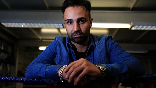 Boxing icon who fought Hatton lands bare-knuckle fight despite being part blind